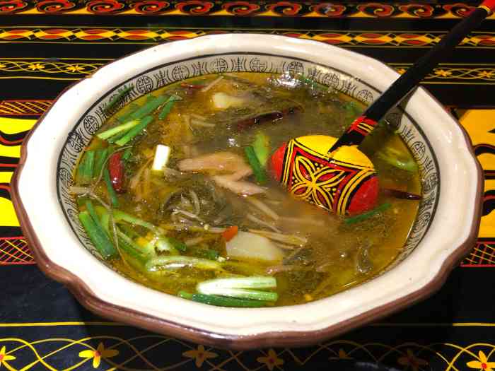 老约家彝家风味"这家彝族餐是西昌为数不多的价廉物美的,其.