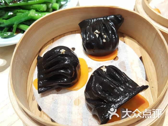土豪金黑松露虾饺