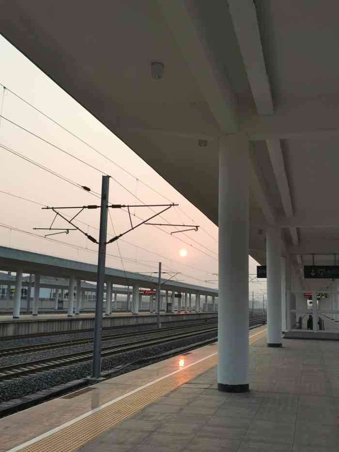 景德镇北站-"景德镇北站位于江西景德镇市珠山区竟成.