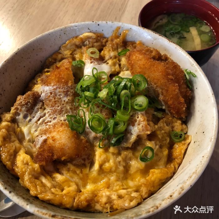 鸡肉鸡蛋盖饭