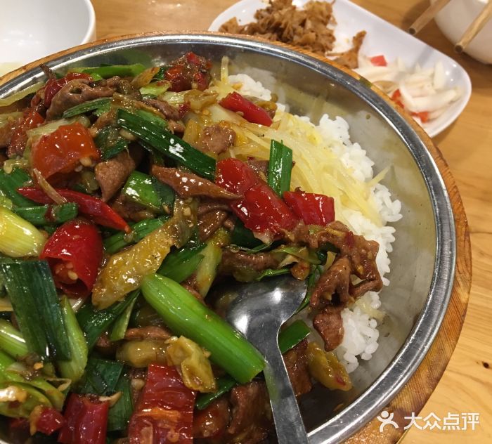 铜锅洋芋饭(王府井店)泡椒猪肝木桶饭图片
