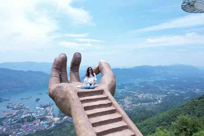 天空之城-"位置:位于湖北省黄石市的仙岛湖天空之城景