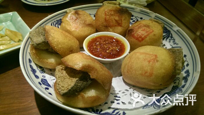 土馒头夹臭豆腐