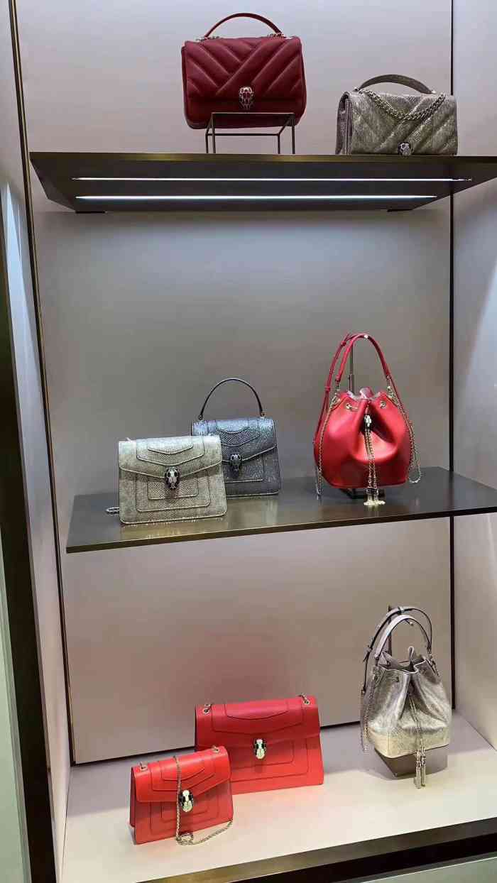 宝格丽bvlgari(和义精品店)-"宁波宝格丽店在和义道一层,周围一圈都是