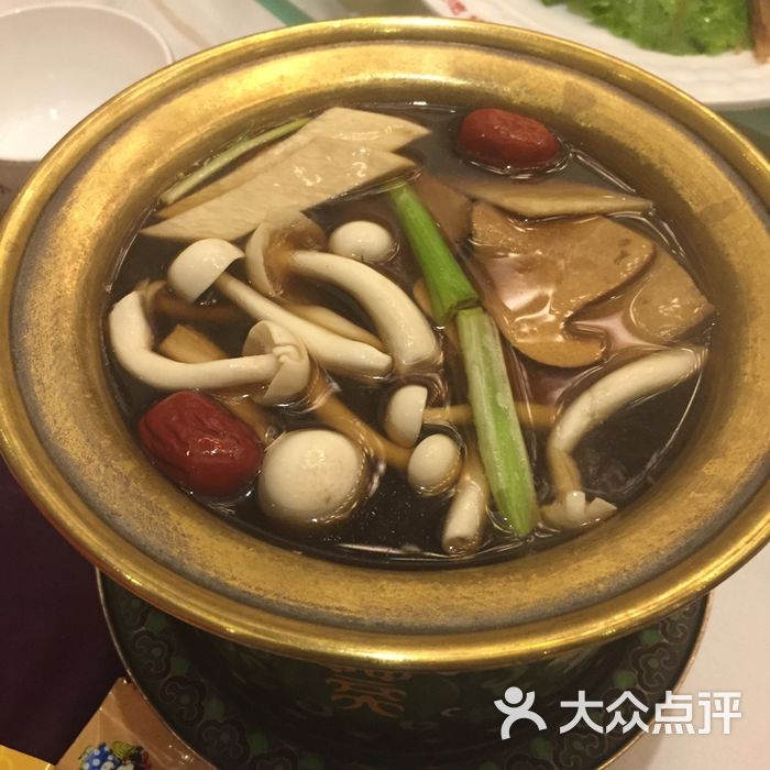 小背篓菌汤火锅