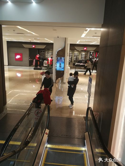 西安skp店内环境图片