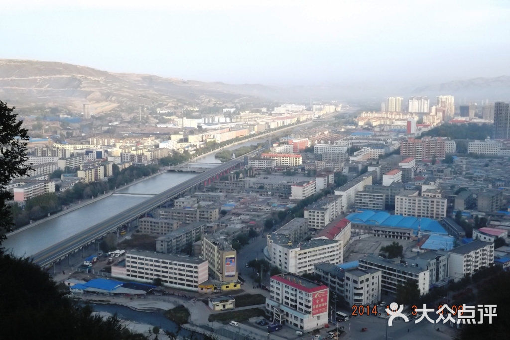 老爷山风景区-从火烧台口看大通县城图片-大通回族土