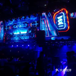 酒吧 鼓楼区  省体/湖前  esmi nightclub灯光效果很好,人气挺旺的.