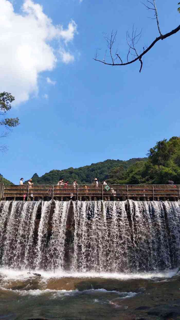 千泷沟大瀑布旅游区-"千泷沟瀑布位於从化溪头村附近,在村内有指.