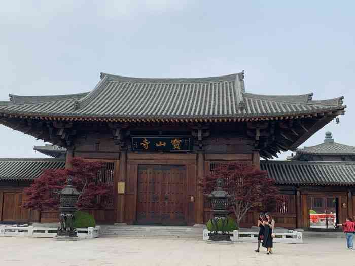 宝山寺临时停车场-"宝山净寺门口的一条小路可以停车,没人收费.