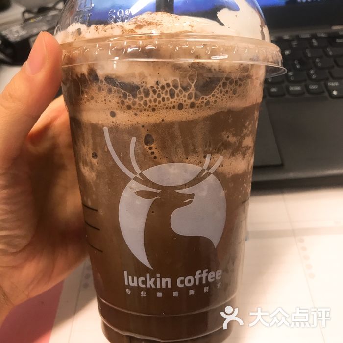 luckin coffee瑞幸咖啡红茶拿铁图片-北京咖啡厅-大众