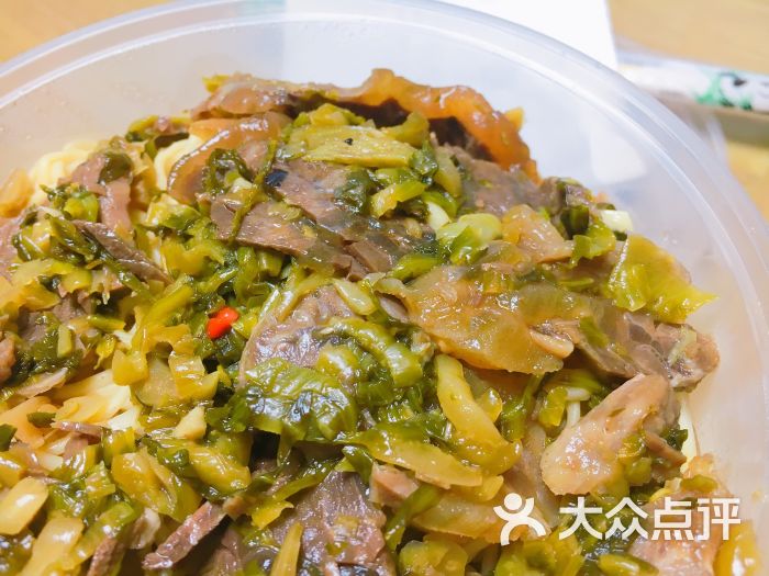 老坛酸菜牛肉拌面