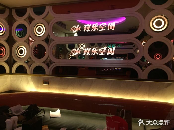 欢乐空间量贩式ktv(泛悦汇·ka街店)包房图片 第2张