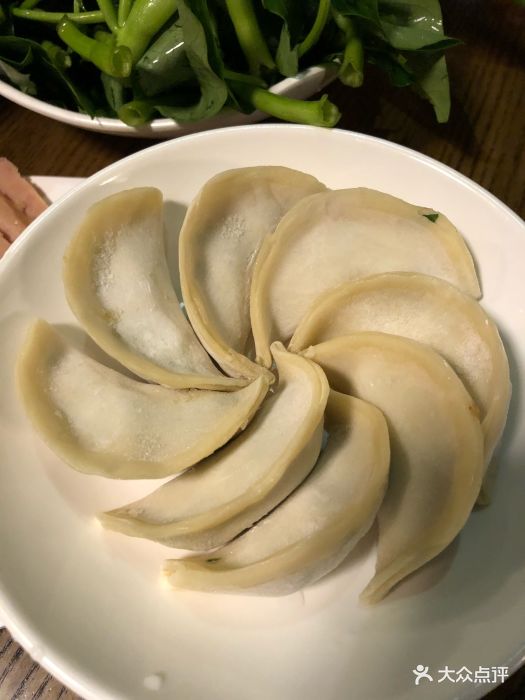 草鱼地址在祈年悦城,楼下有美食,停车方便.-东店铺车库肝图片