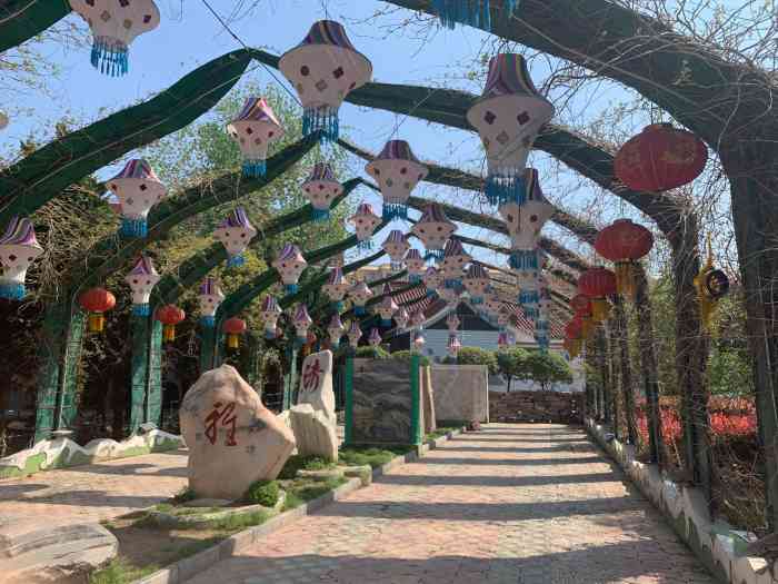 新乡京华园景区-"新乡京华园,免费预约扫码戴口罩就进