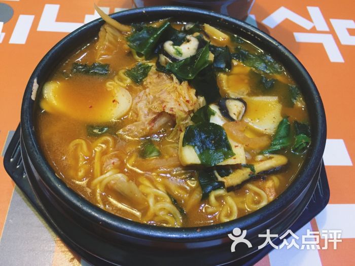 石锅辣白菜辛拉面