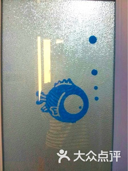 哆啦A梦主题屋-很有意思的卫生间内饰,好多鱼