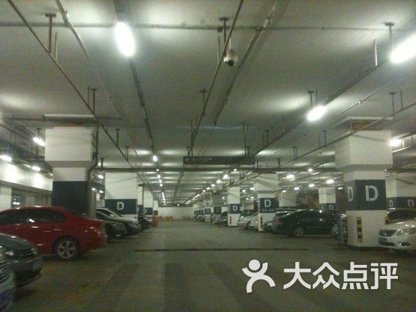 群光广场停车场