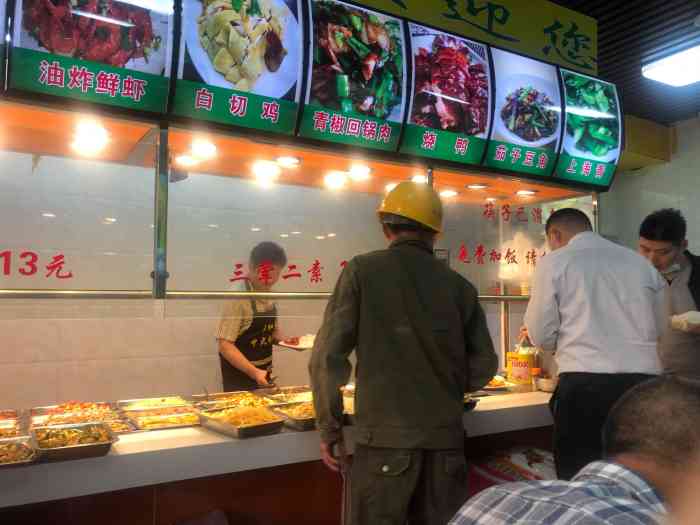 永和自选快餐(龙华分店)-"就在一方天地a区l1号门正对面,一到饭点.