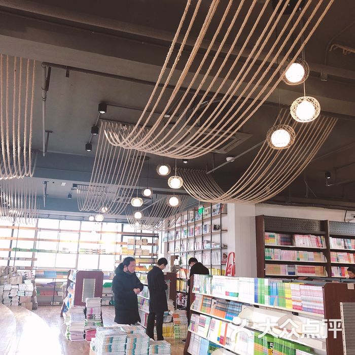 新华书店盐城解放中路店店内环境图片-北京书店-大众点评网