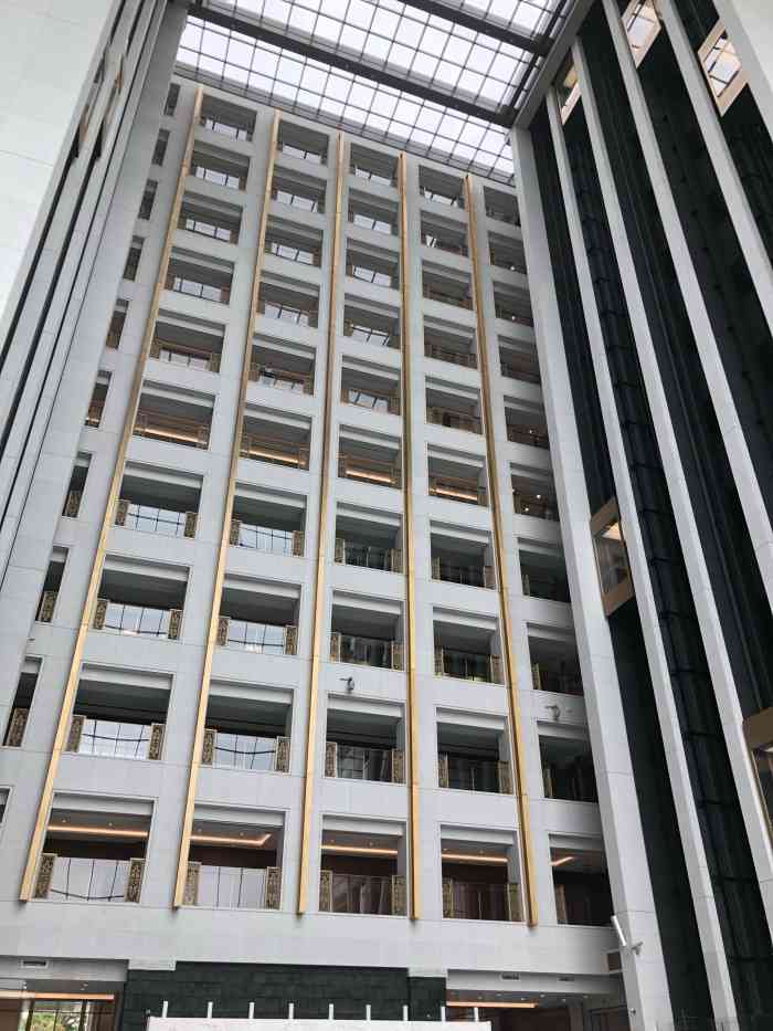 远东宏信广场-"一个恐怕沉浸在自我感觉良好的地方,居