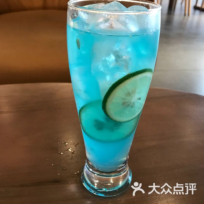 蓝柑莫吉托                 flora_筱           小小路上的人