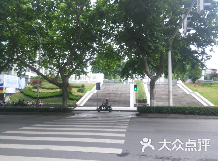镇江市外国语学校校门图片 - 第2张