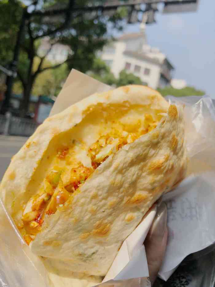 小先肉香酥鸡烧饼-"生意超好的一家店,之前点评上囤的