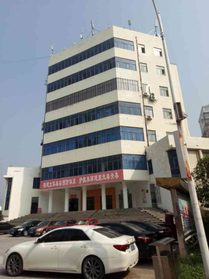 荆楚理工学院图书馆-"依山而建的大学校园—荆楚理工!