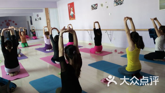 舞彩缤纷文化艺术服务中心-济宁著名瑜伽教练