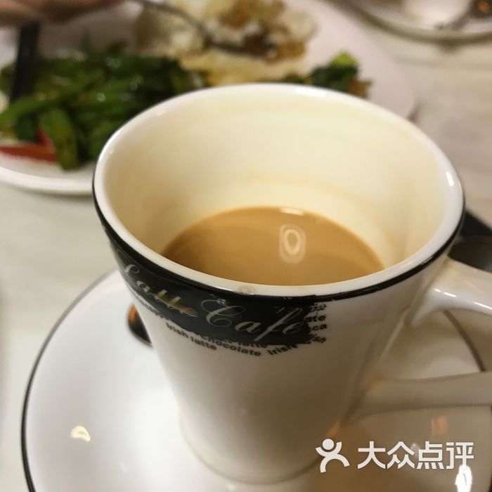 下雨天在附近找了个茶餐厅吃饭菜品的价格比