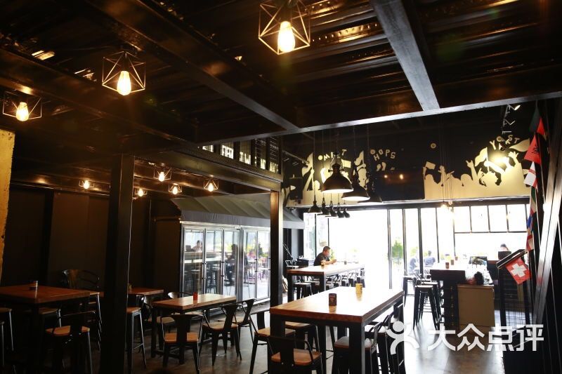 鲨鱼精酿啤酒馆-工业loft装修很带感图片-成都休