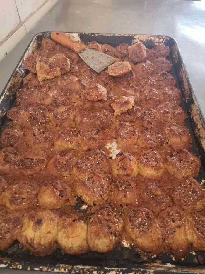 濠头饼铺-"头壳咁大个烧饼～有咸有甜,3蚊一个[调皮.