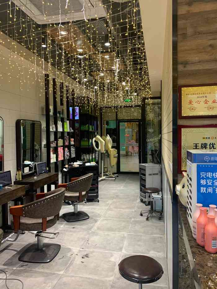 欧梵beautysalon(世华广场店)