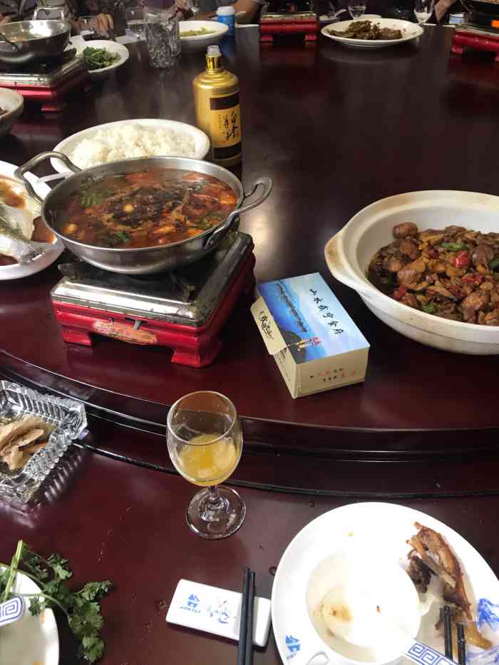 山水武宁食府-"大家注意,店家会给你擅自加菜.因为是.