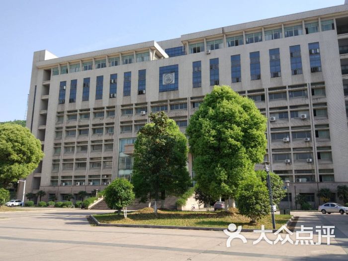 安徽工业大学-西南门-教学楼图片-马鞍山学习培训