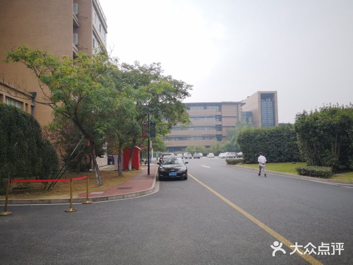 浙江大学城市学院北校区惟学楼图片