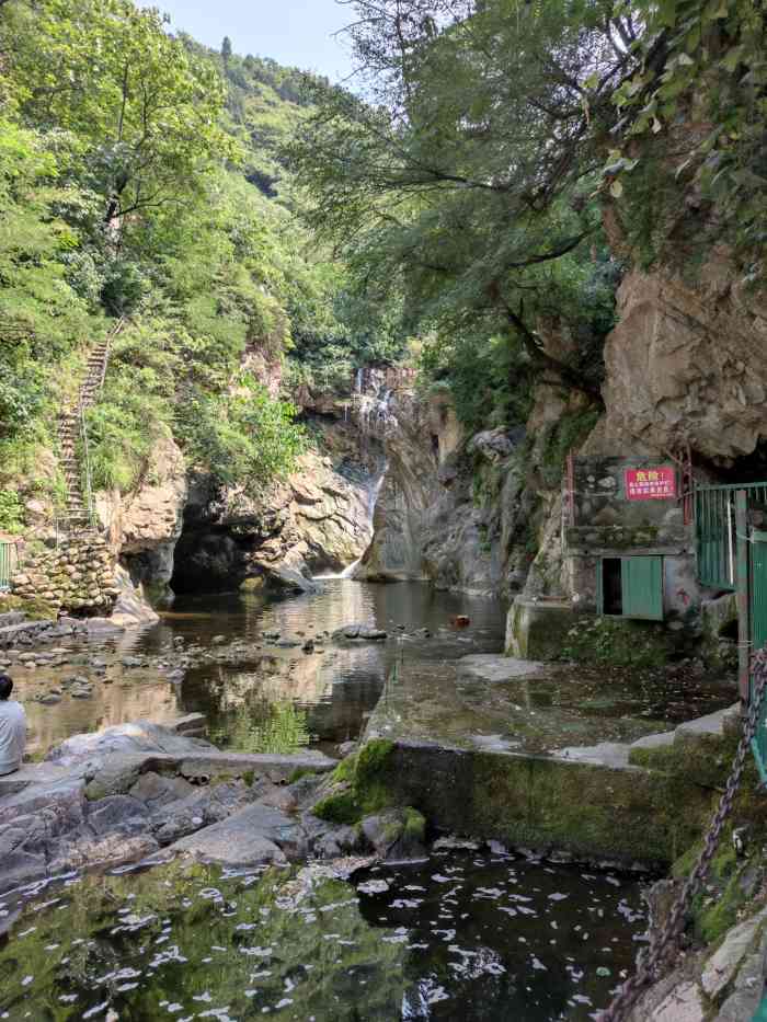 长安高冠峪风景区-"人在溪边走,听着潺潺的流水,听着.