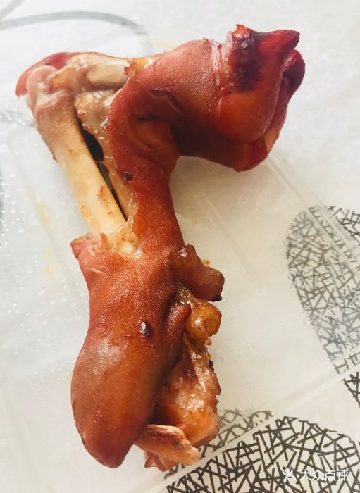 在松江路地铁口,道对面就是甘井子社保中心.