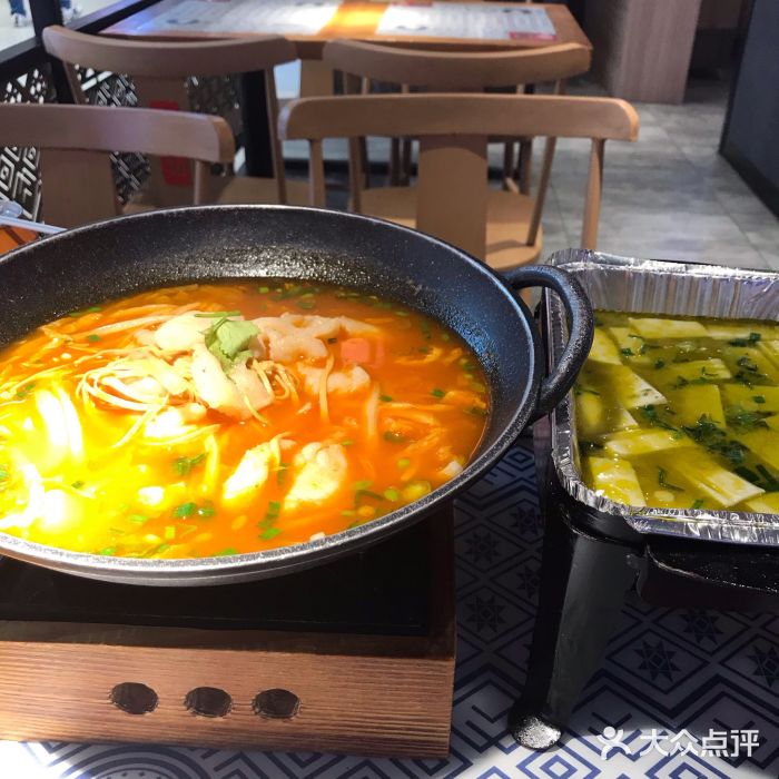 苗小坛酸汤鱼·捞饭(建设路家乐福店)番茄酸汤鱼图片