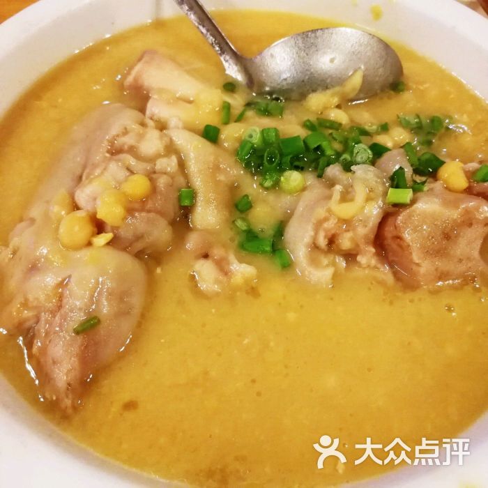 豌豆蹄花汤