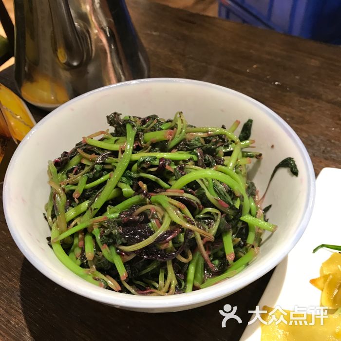 对这家店最深的印象就是,客人进门,服务员.-厨