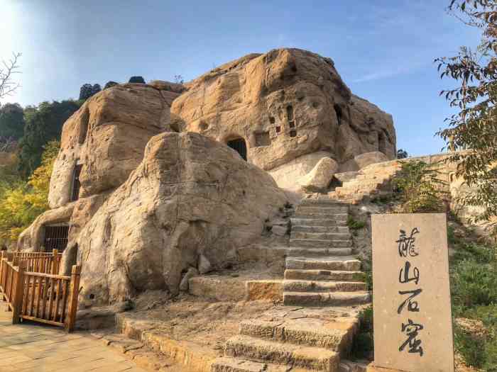 太原龙山景区-"龙山景区位于风光秀丽,重峦叠嶂的太原