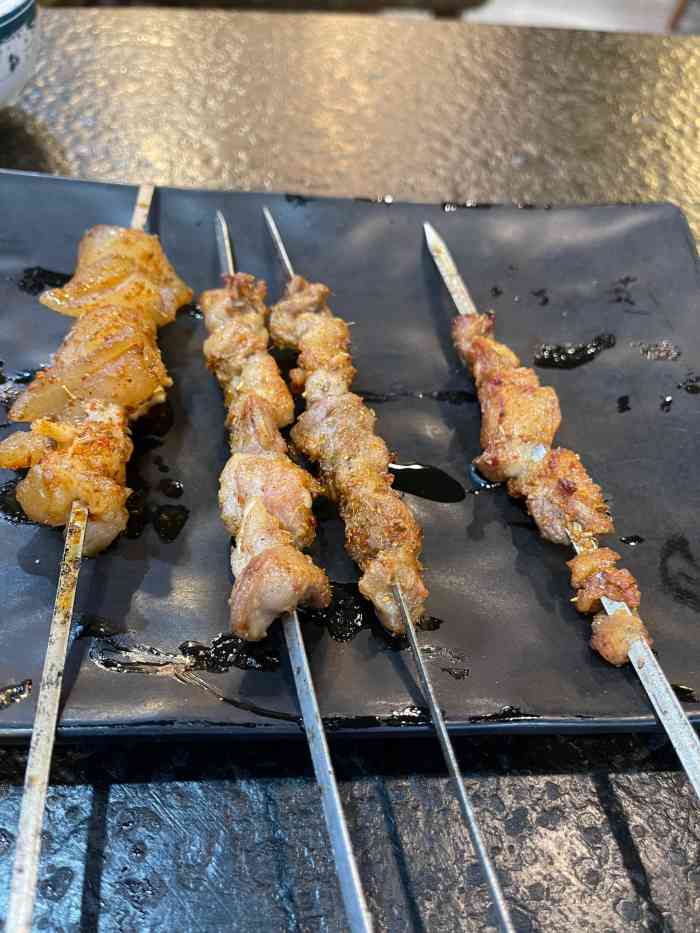 串香居烧烤大王·巫山烤鱼"口味还是可以的,价位适中,就是上菜速度稍