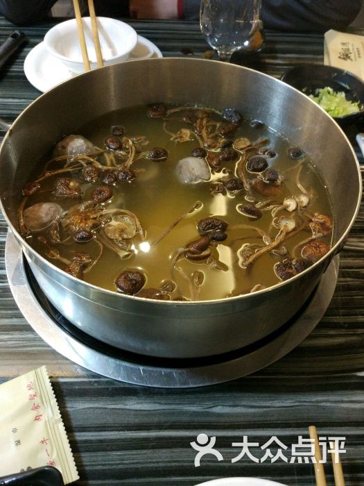 铜炉湾·潮汕牛肉火锅(世博源店)茶树菇锅图片 - 第10张