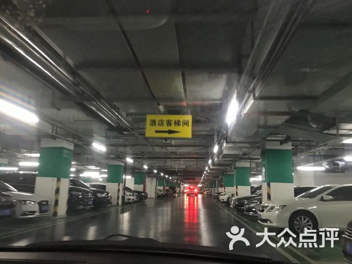 香格里拉酒店地下停车场图片 - 第3张