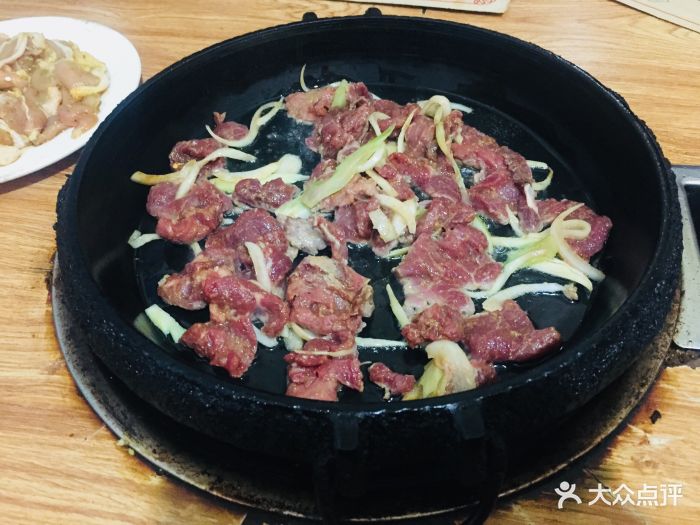 东北铁锅煎肉馆图片