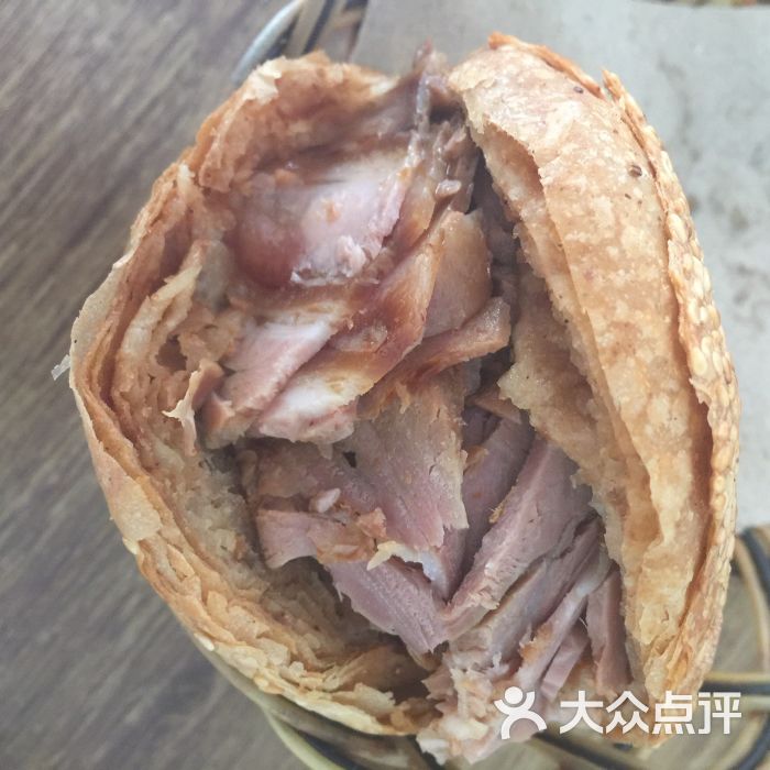 老北京烧饼夹肘子