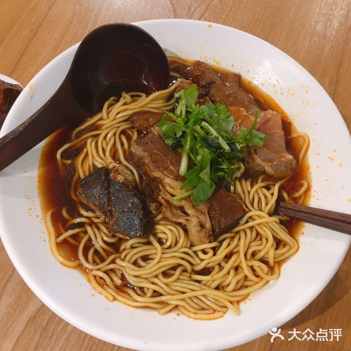 厝内小眷村(天河南一路店)招牌红烧牛肉面图片