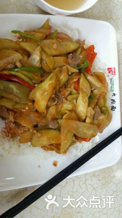 西葫芦牛肉盖浇饭